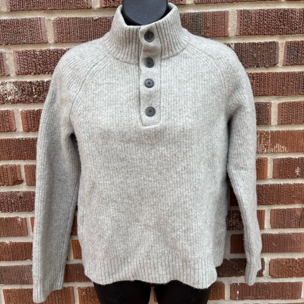 Banana Republic Women's Size L Ribbed Mock Neck Button up Sweater Runs small